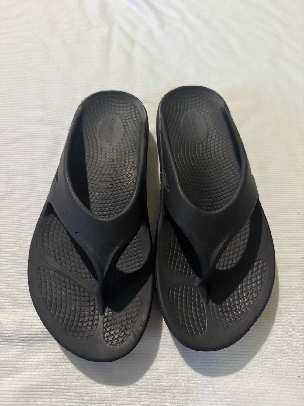 OOFOS Unisex Rubber Sandals Size M8/W11 Black
